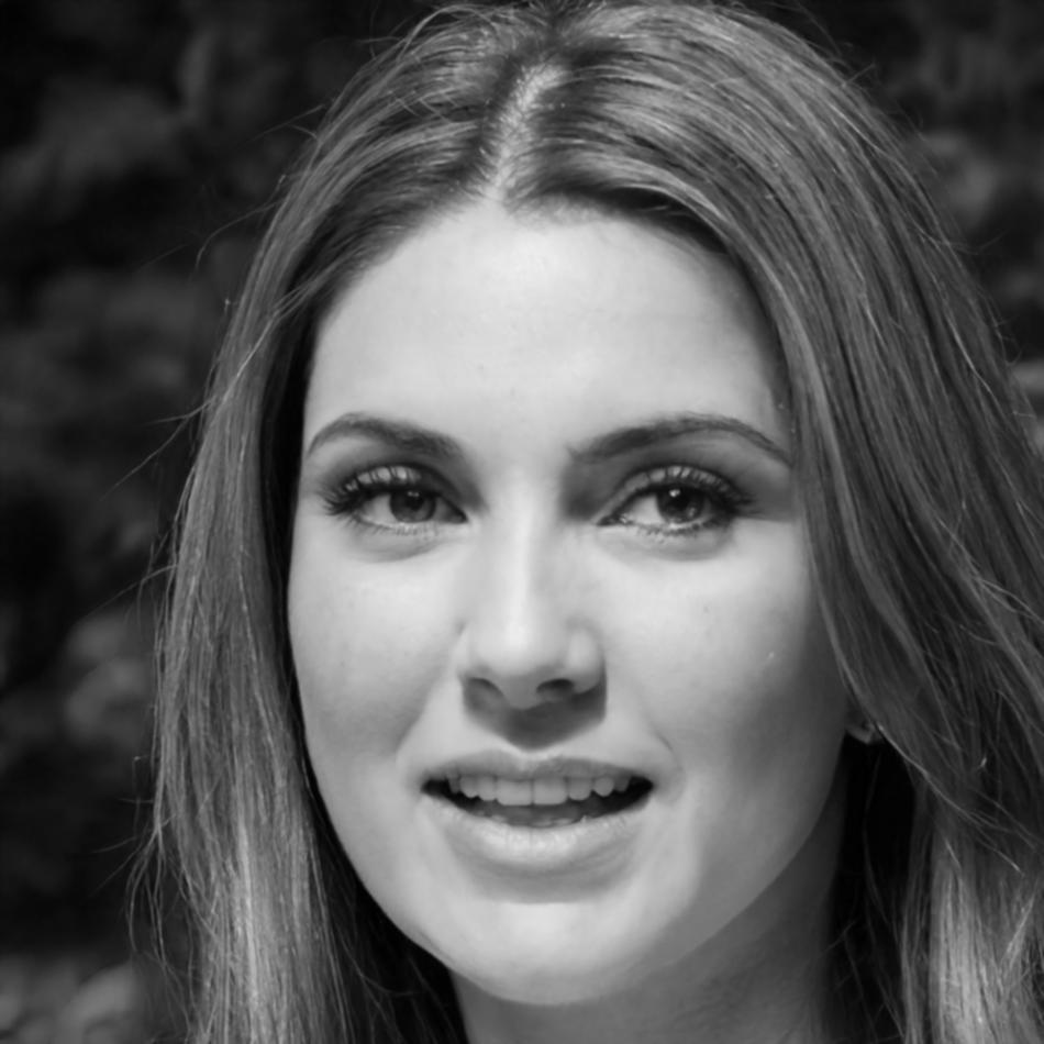 Retrato de Felisa Torregrosa, Directora de Producto en famoaraolion
